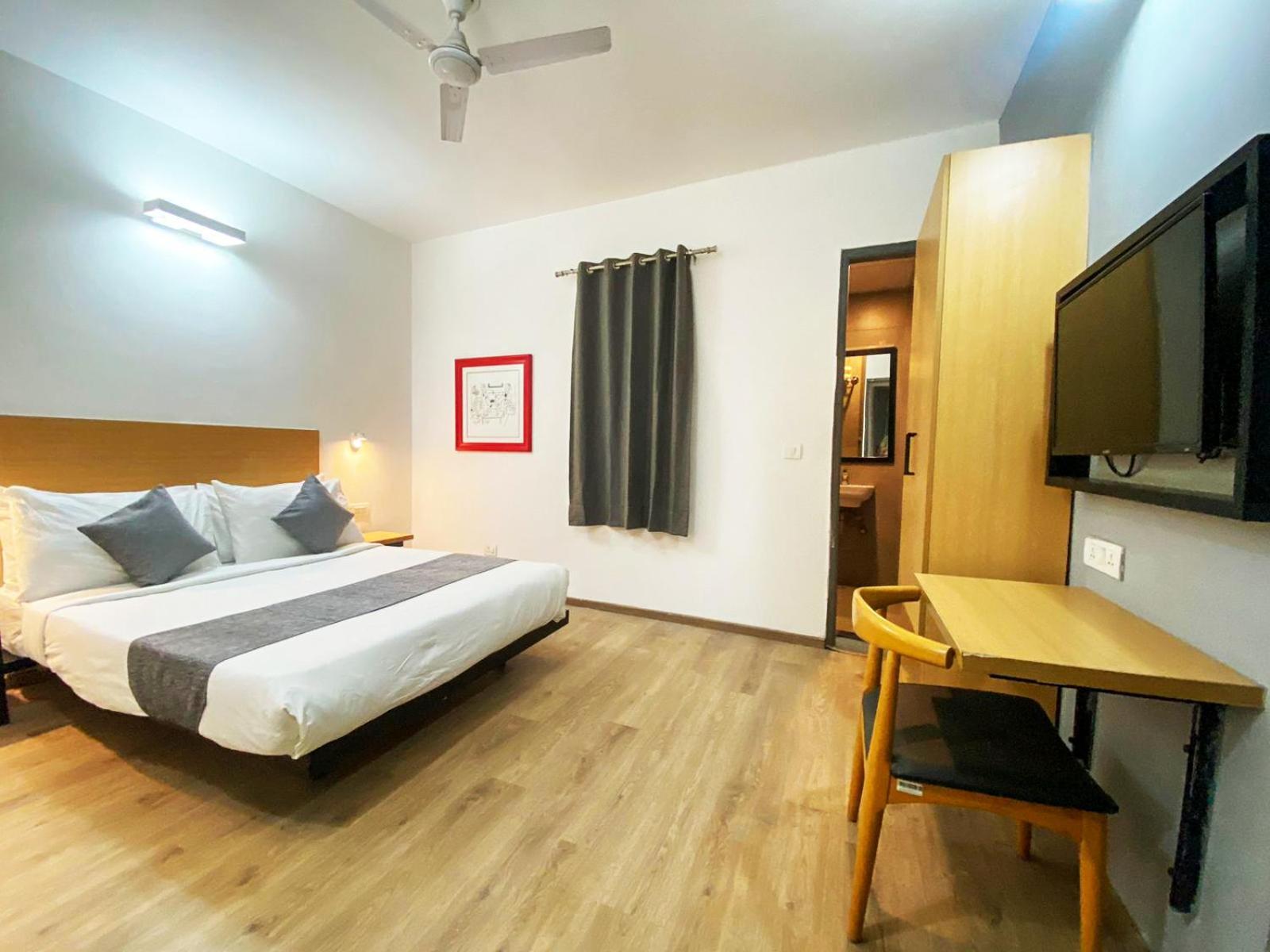 Hotel Crown Inn Faridabad Buitenkant foto