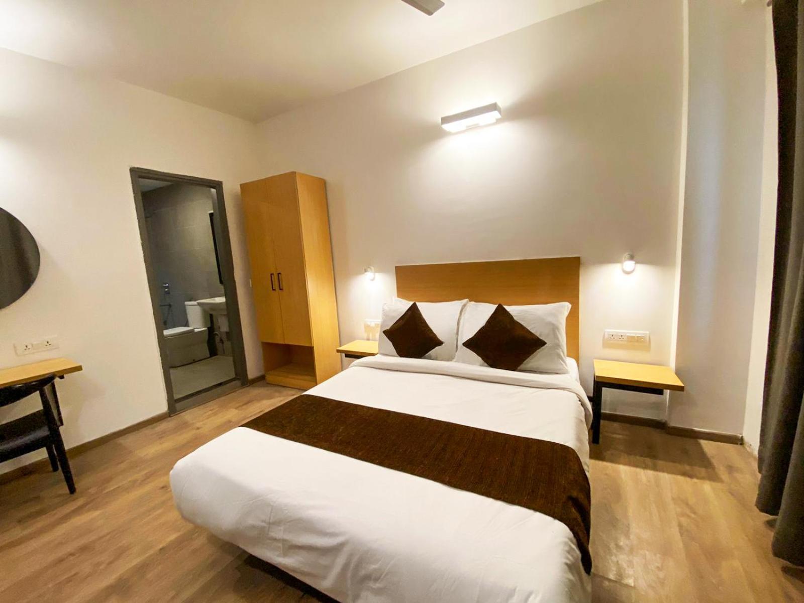 Hotel Crown Inn Faridabad Buitenkant foto