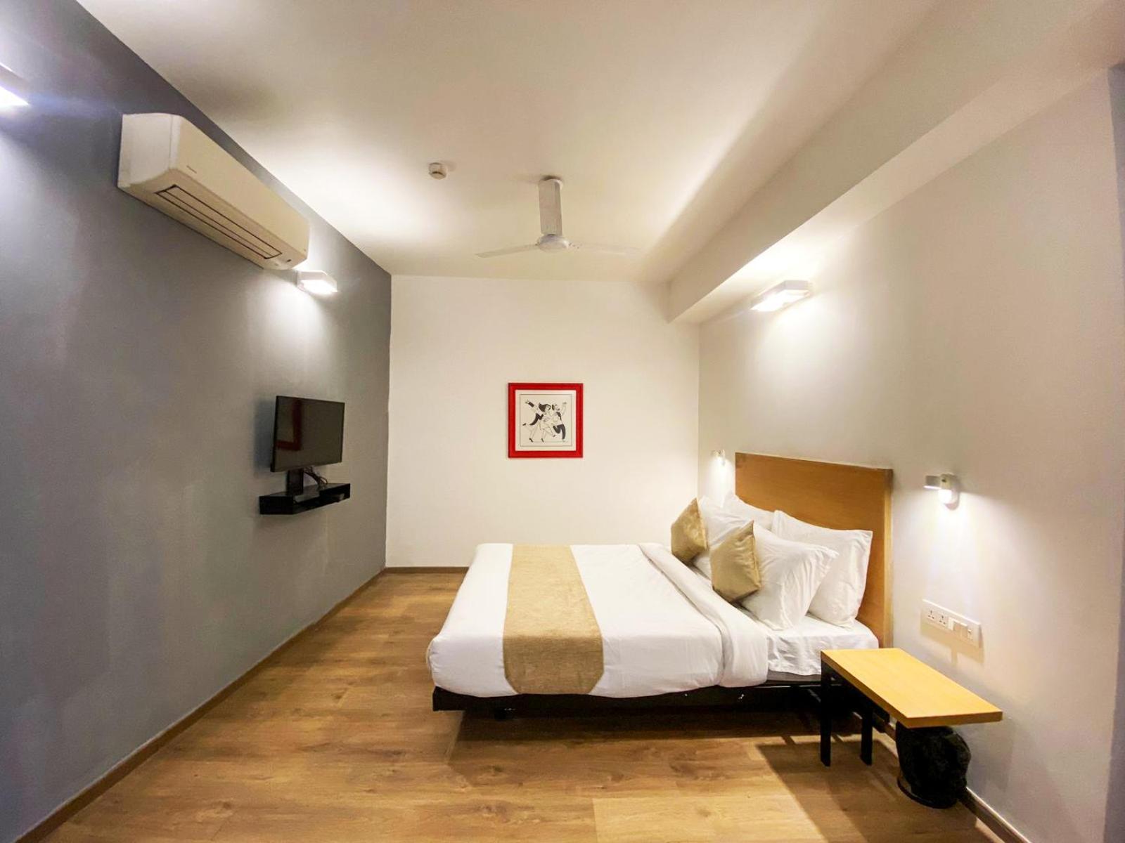 Hotel Crown Inn Faridabad Buitenkant foto