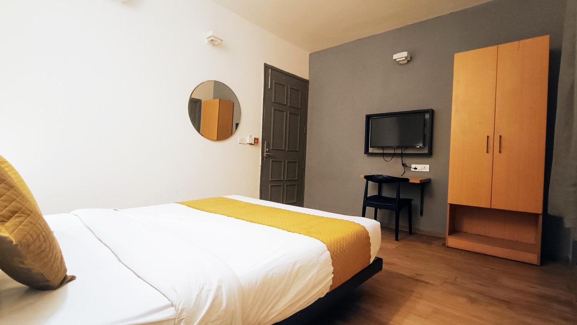 Hotel Crown Inn Faridabad Buitenkant foto